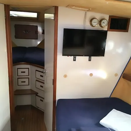Tj Di Jetset Bateau-hôtel Cagliari
